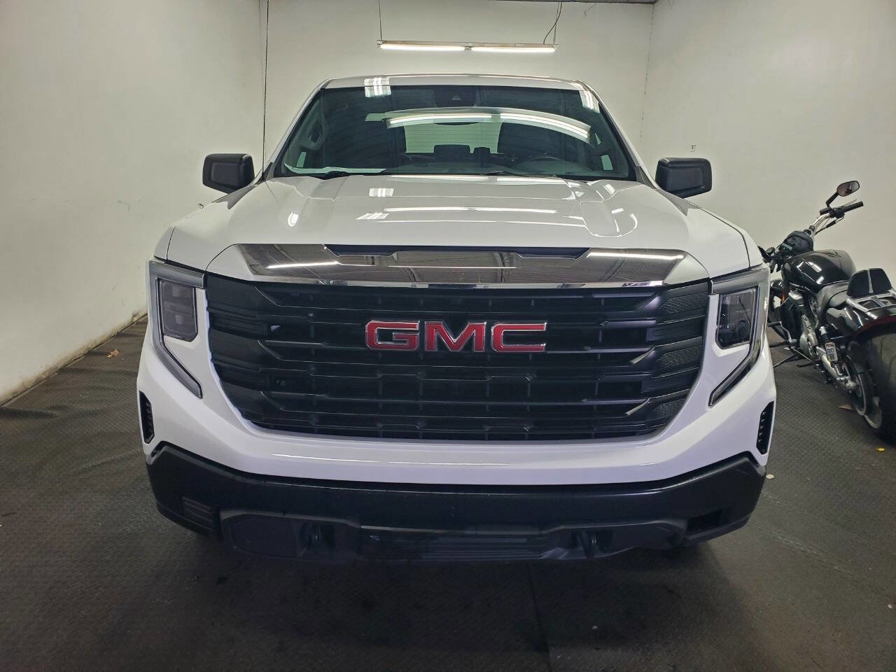 Used 2023 GMC Sierra 1500 Pro w/ Pro Value Package image 2