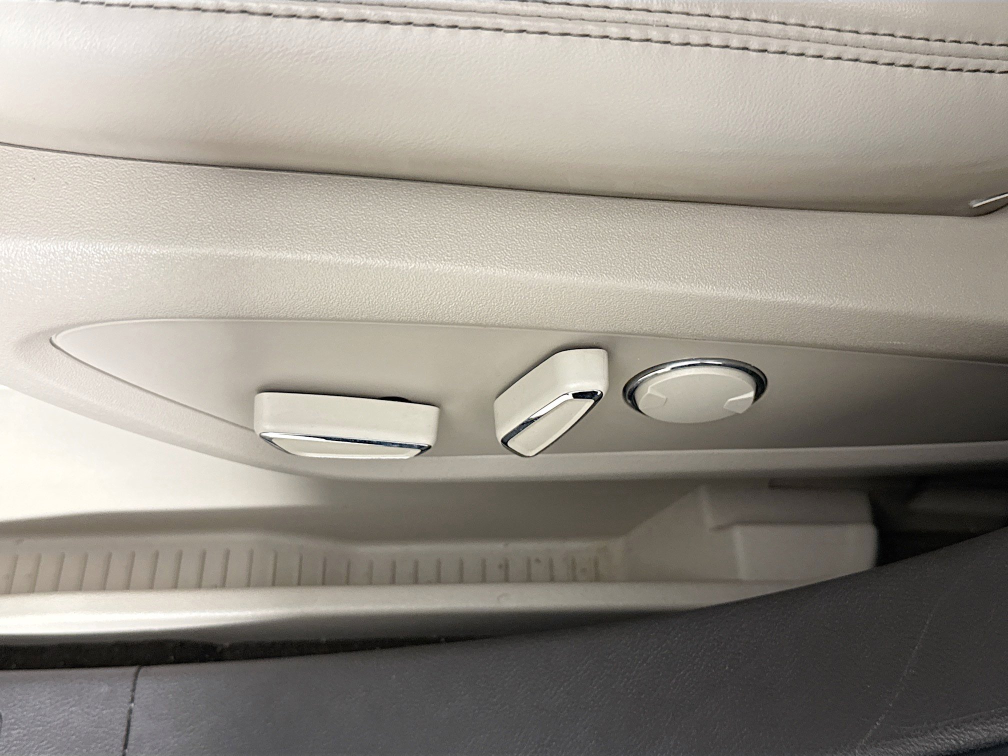 Used 2021 Lincoln Nautilus Reserve image 24