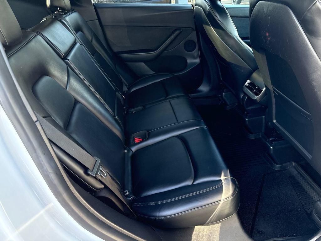 Used 2022 Tesla Model Y Long Range AWD/4WD image 17