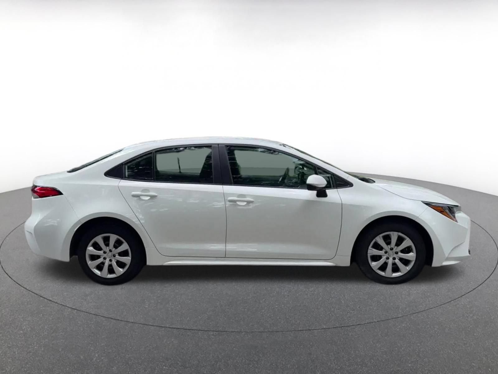 Used 2025 Toyota Corolla LE FWD image 16