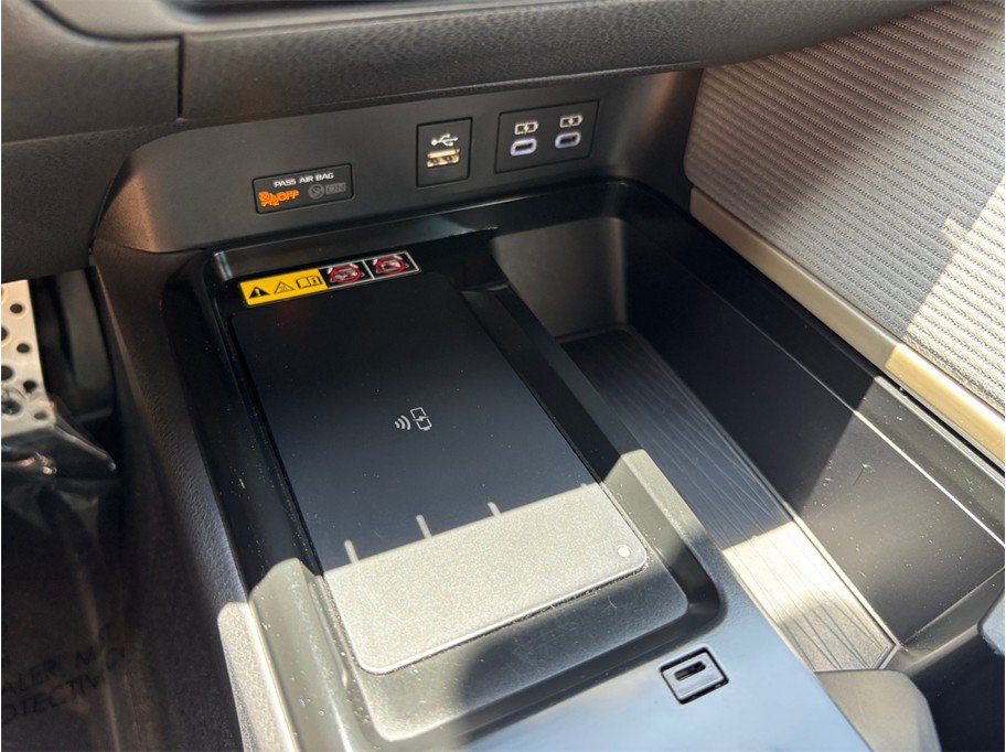 Used 2025 Toyota Camry SE FWD image 30