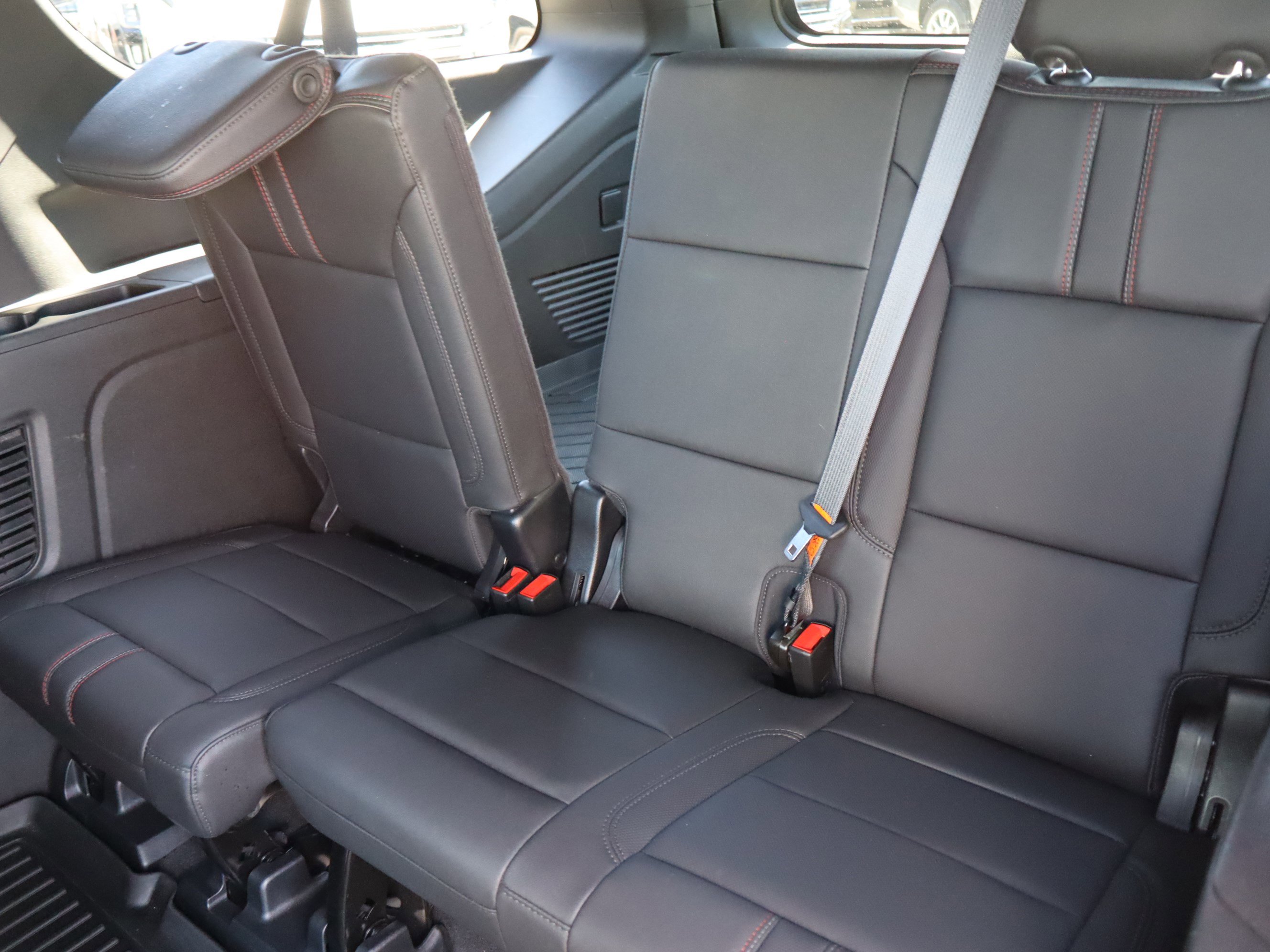 Used 2022 Chevrolet Suburban RST w/ Sport Performance Package AWD/4WD image 34