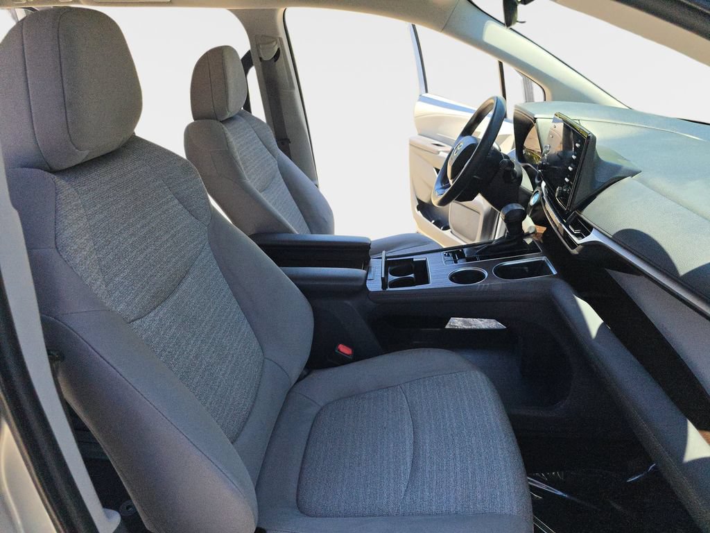 Used 2021 Toyota Sienna LE FWD image 12