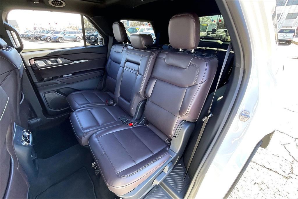 Used 2026 Ford Explorer Platinum image 24