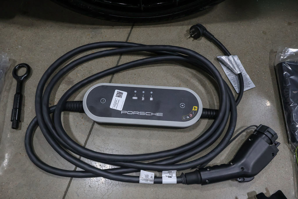 Used 2015 Porsche 918 Spyder image 75