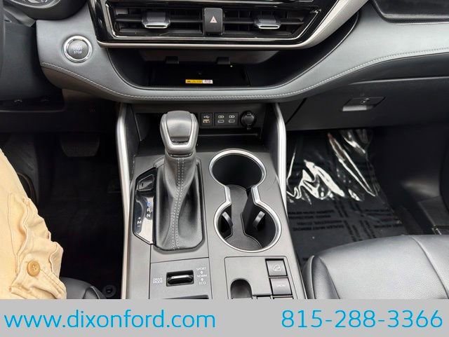 Used 2023 Toyota Highlander XLE AWD/4WD image 13