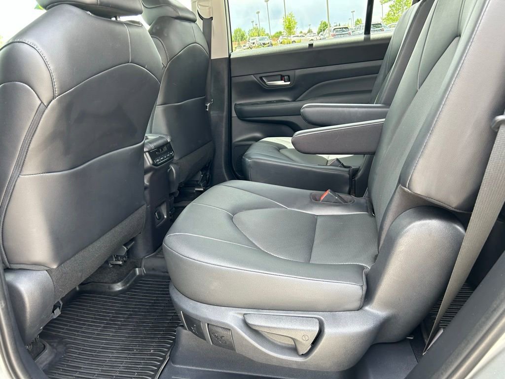 Used 2024 Toyota Grand Highlander AWD image 25