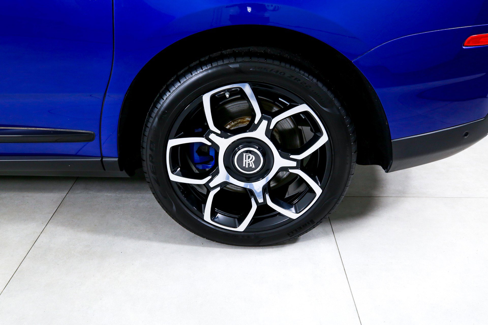 Used 2021 Rolls-Royce Cullinan Black Badge image 37