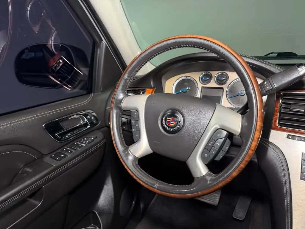 Used 2013 Cadillac Escalade ESV Platinum AWD/4WD image 30