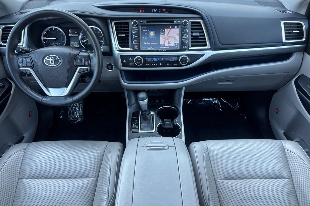 Used 2019 Toyota Highlander Limited Platinum AWD/4WD image 12