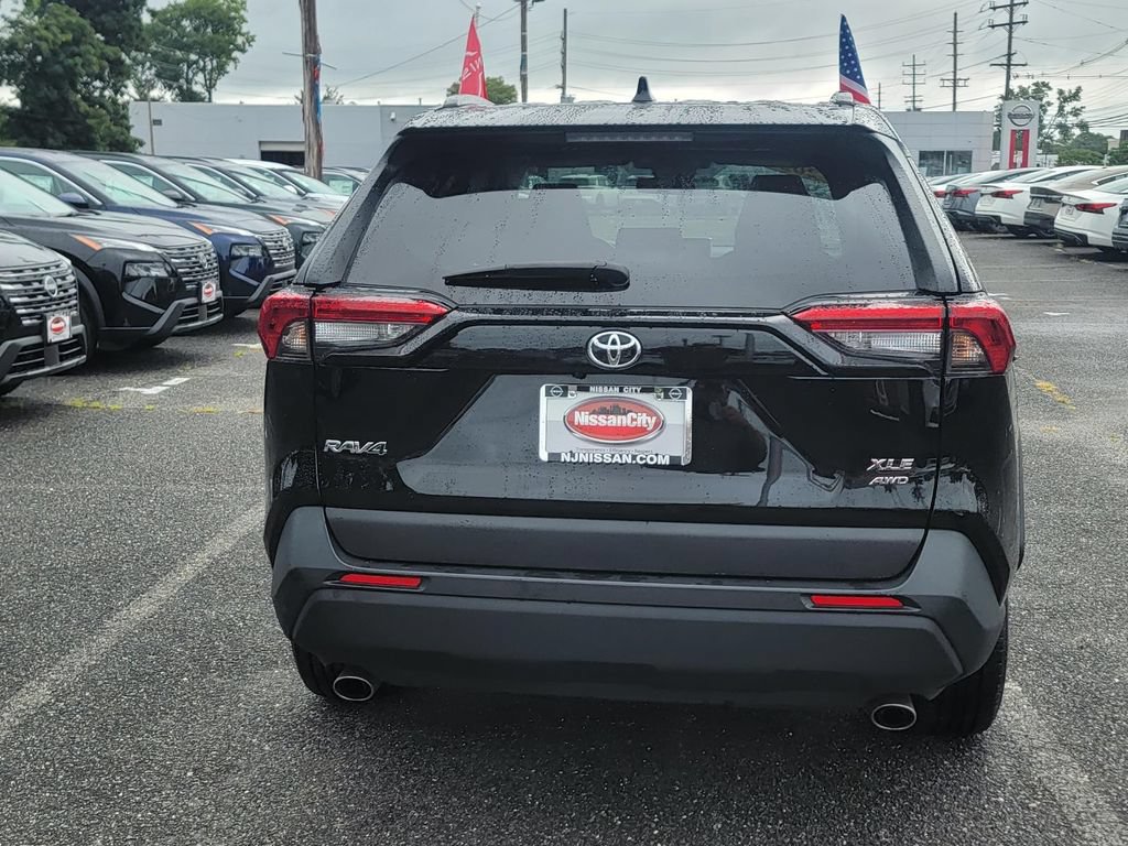 Used 2025 Toyota RAV4 XLE AWD/4WD image 7