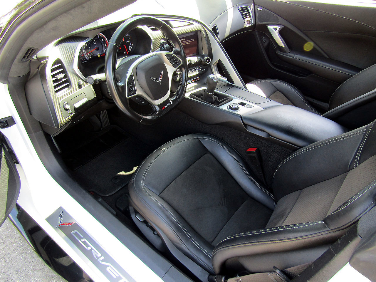 Used 2016 Chevrolet Corvette Z06 w/ 3LZ Preferred Equipment Group RWD image 10