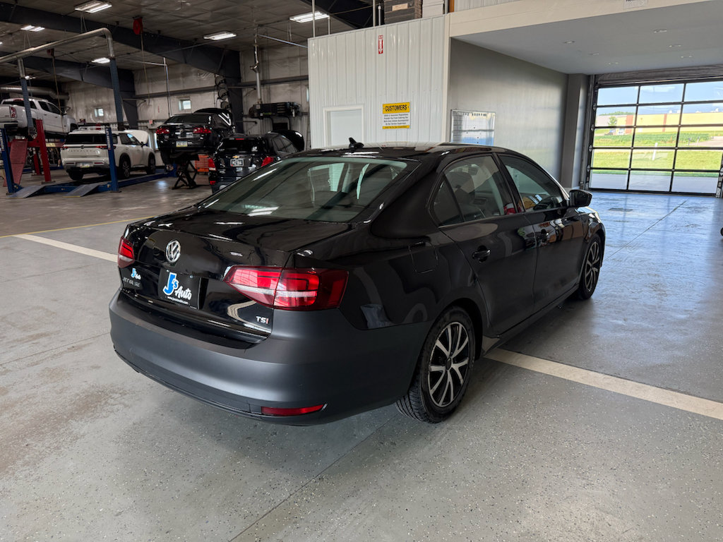 Used 2016 Volkswagen Jetta SE FWD image 7