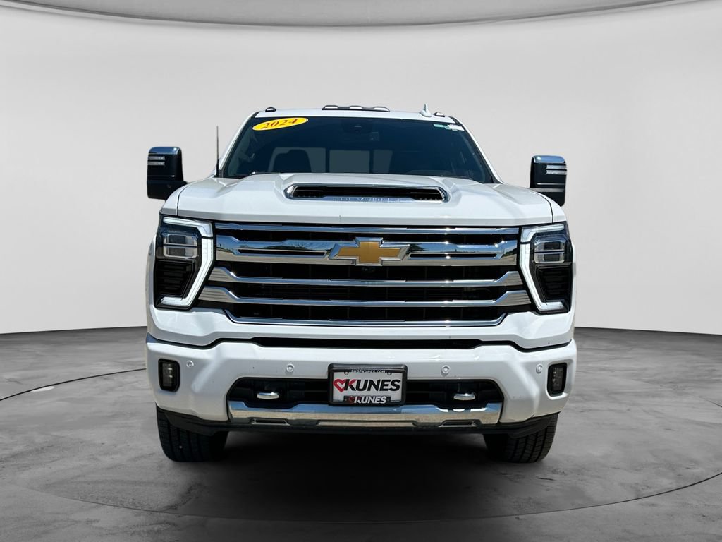Used 2024 Chevrolet Silverado 3500 High Country AWD/4WD image 2