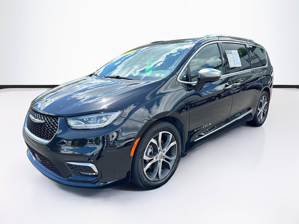 Used 2024 Chrysler Pacifica Pinnacle FWD image 3