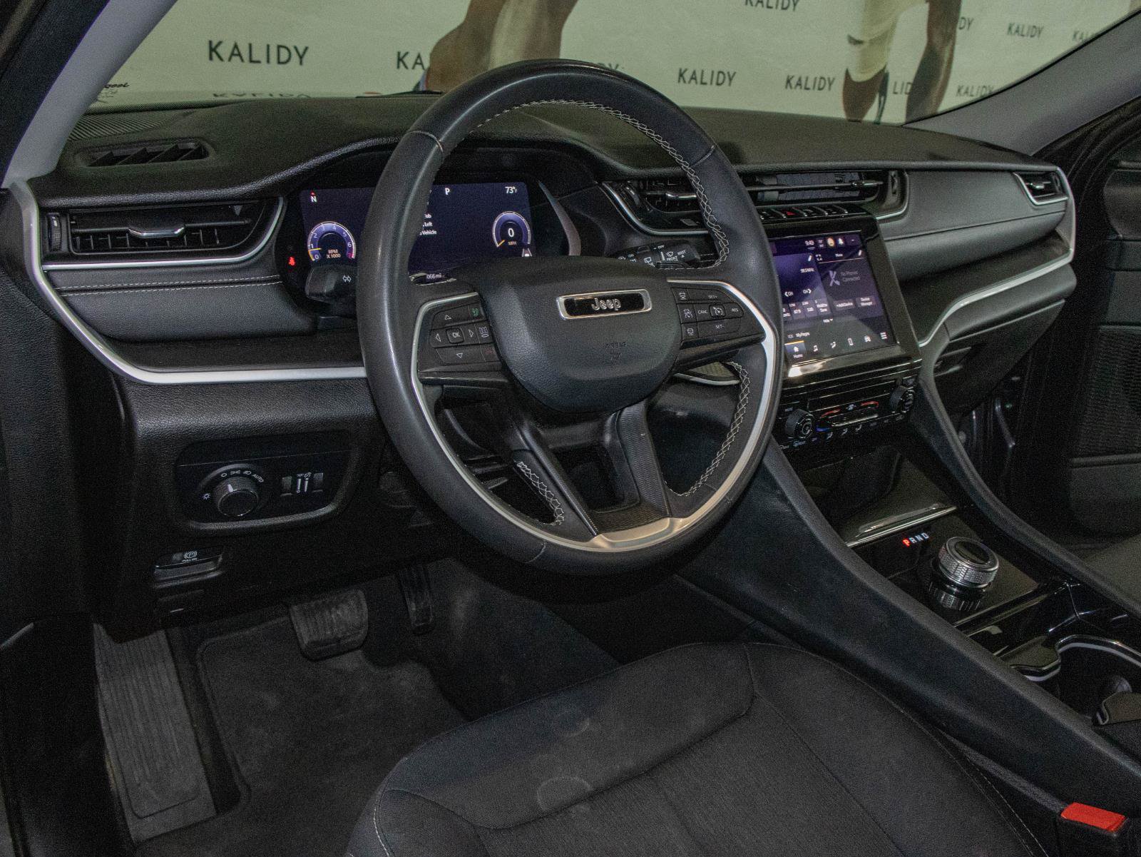 Used 2023 Jeep Grand Cherokee L Laredo RWD image 5