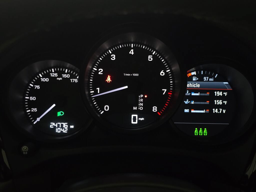 Certified 2024 Porsche Macan AWD/4WD image 38