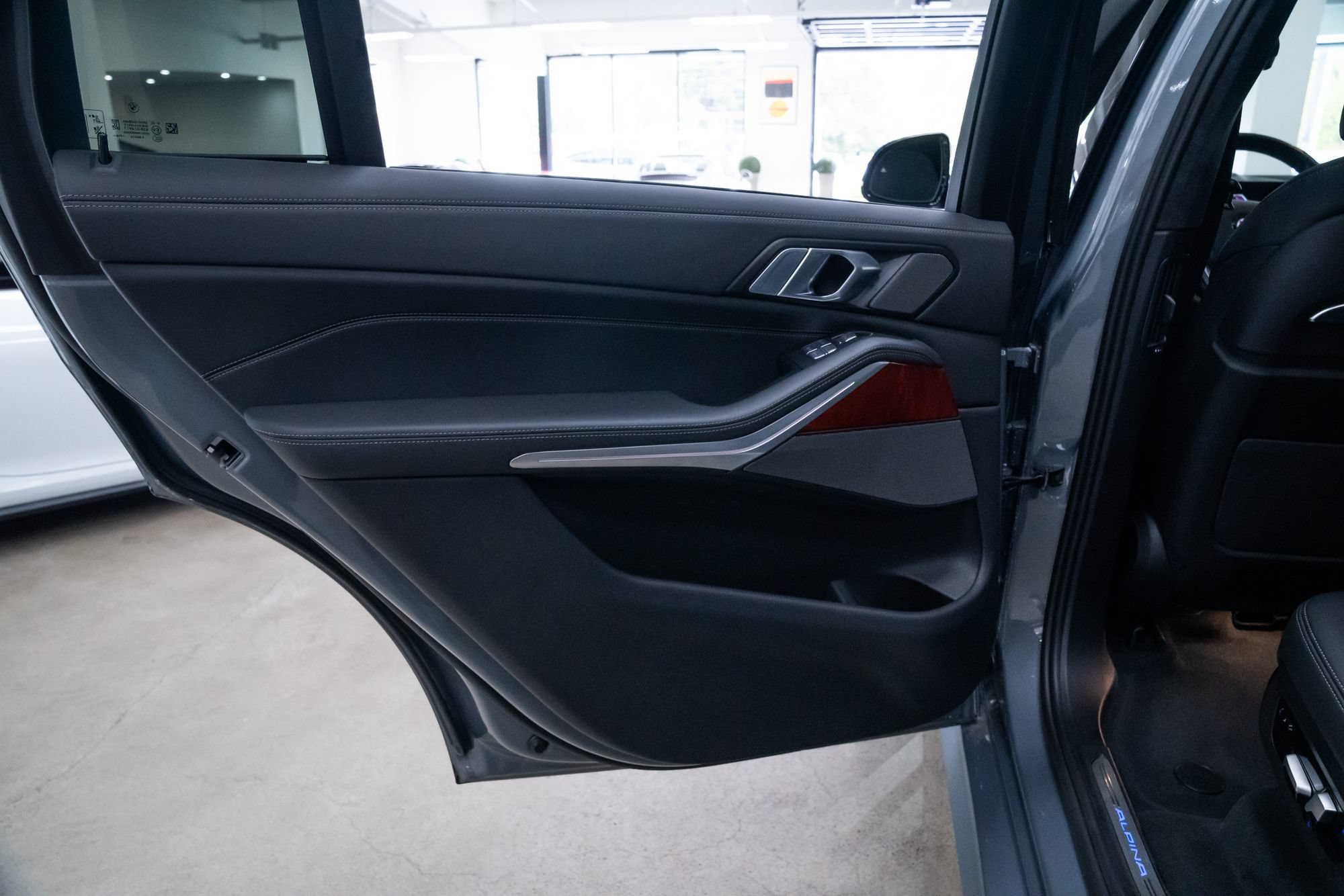 Used 2024 BMW ALPINA XB7 AWD/4WD image 21