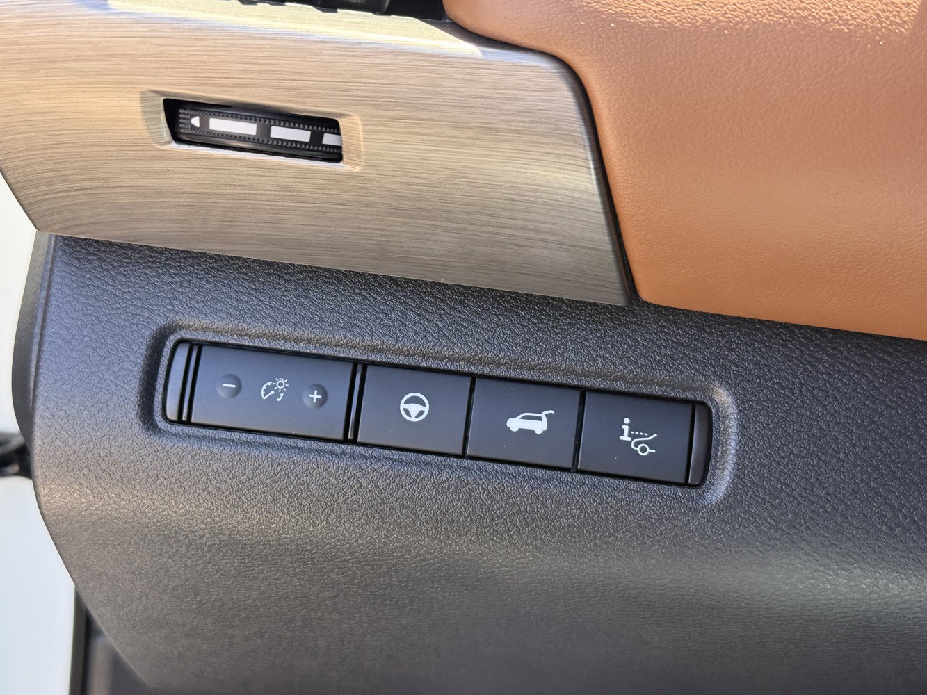 Used 2024 Nissan Pathfinder Platinum AWD/4WD image 19