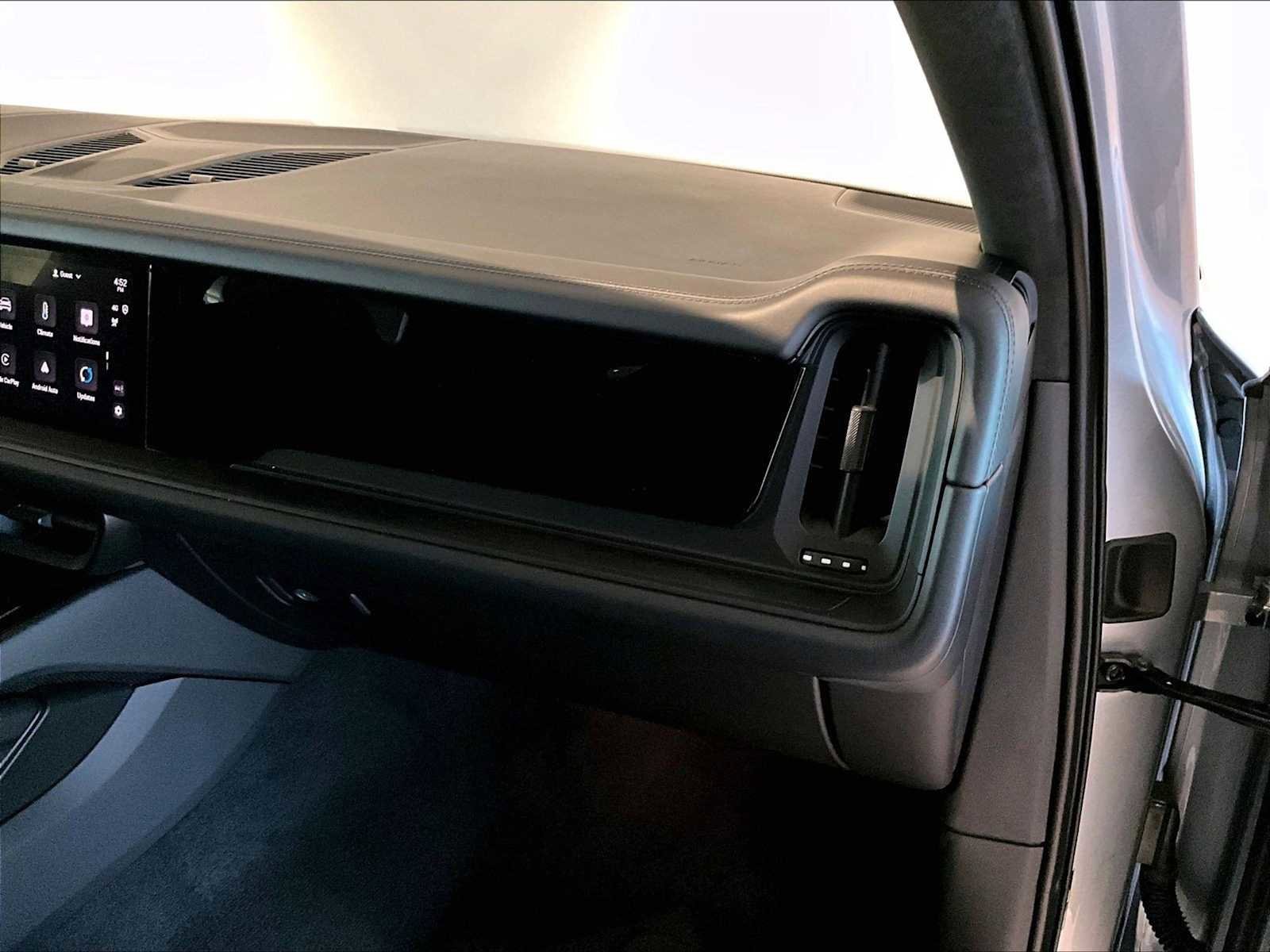 Used 2025 Porsche Cayenne GTS w/ Premium Package image 23