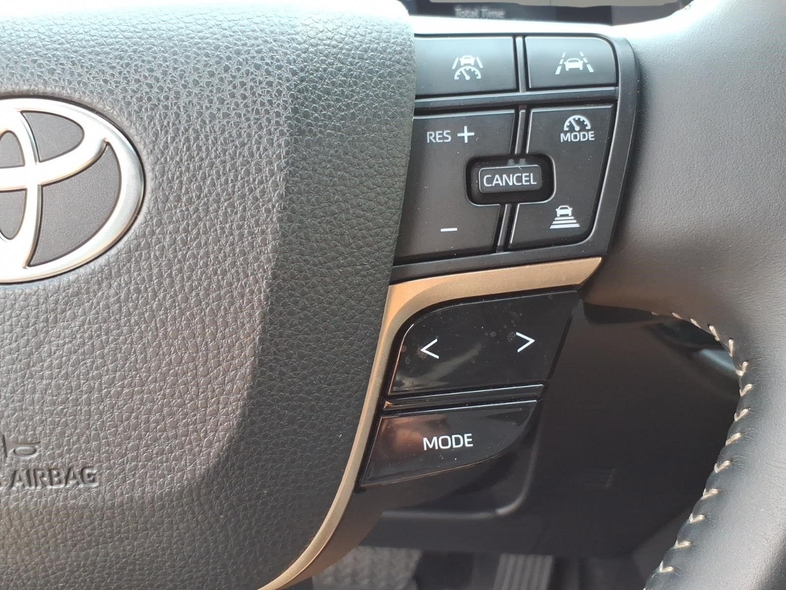 Used 2025 Toyota Crown Signia AWD/4WD image 17
