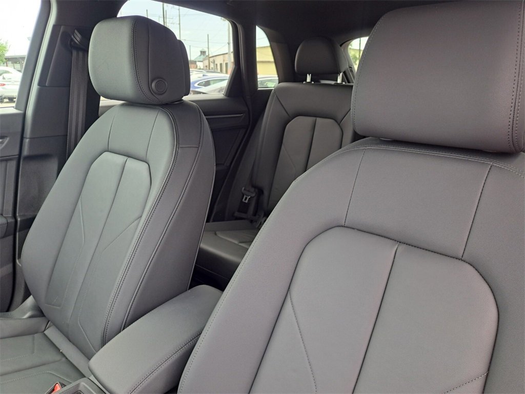 Used 2025 Audi Q3 2.0T Premium image 19