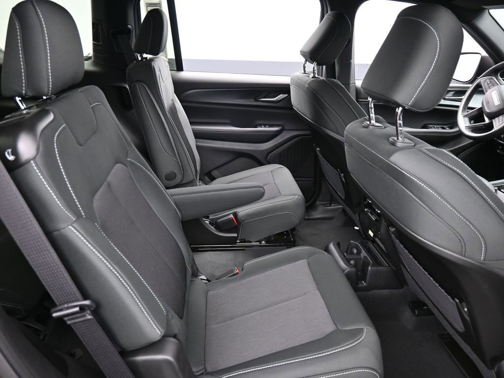 New 2026 Jeep Grand Cherokee L Laredo AWD/4WD image 17