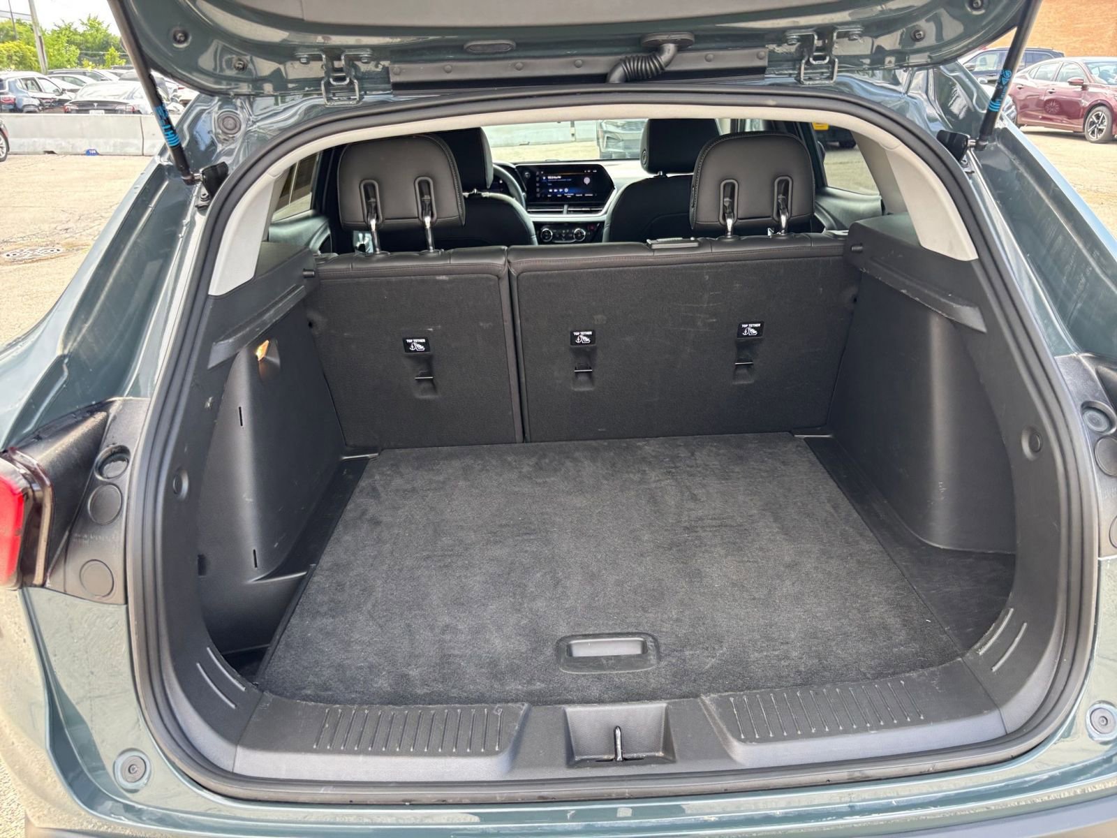 Used 2025 Chevrolet Trax LT FWD image 30
