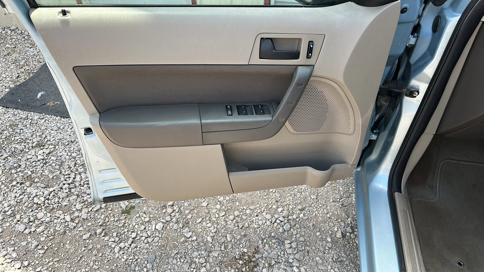 Used 2008 Ford Focus SE image 2