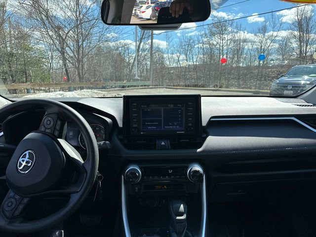 Used 2022 Toyota RAV4 LE image 23