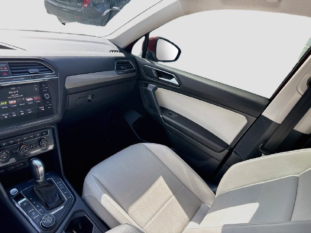Used 2018 Volkswagen Tiguan SE w/ Panoramic Sunroof Package AWD/4WD image 30