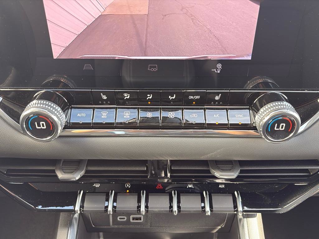 New 2025 GMC Canyon Elevation w/ Convenience Package image 21