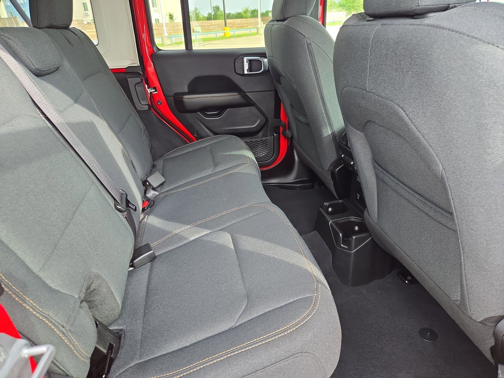 Used 2025 Jeep Wrangler Sahara AWD/4WD image 30