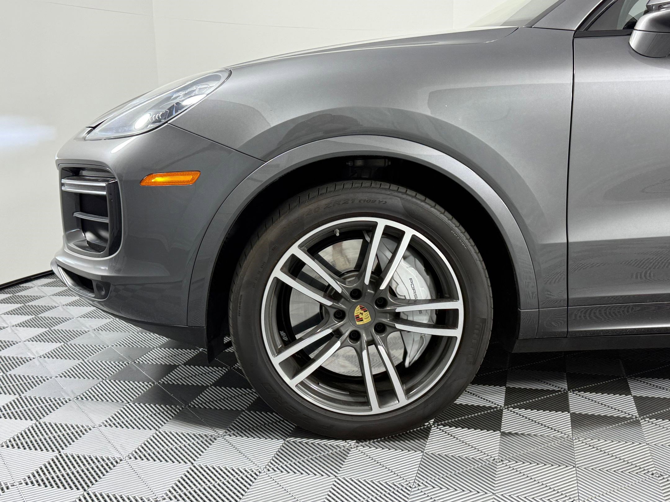 Used 2020 Porsche Cayenne Turbo image 12