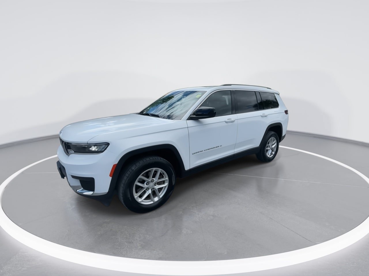 Used 2023 Jeep Grand Cherokee L Laredo AWD/4WD image 4