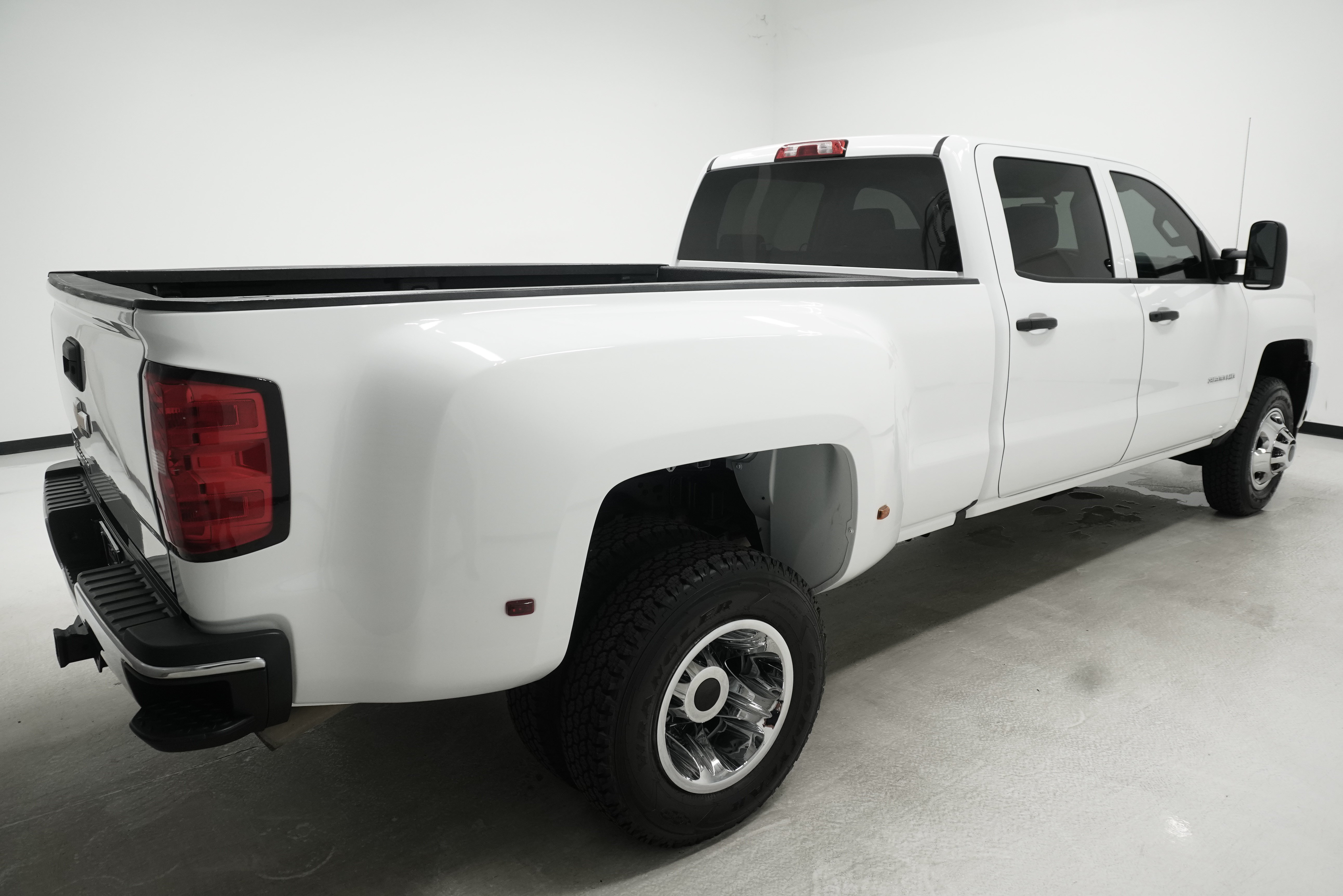 Used 2017 Chevrolet Silverado 3500 W/T AWD/4WD image 4
