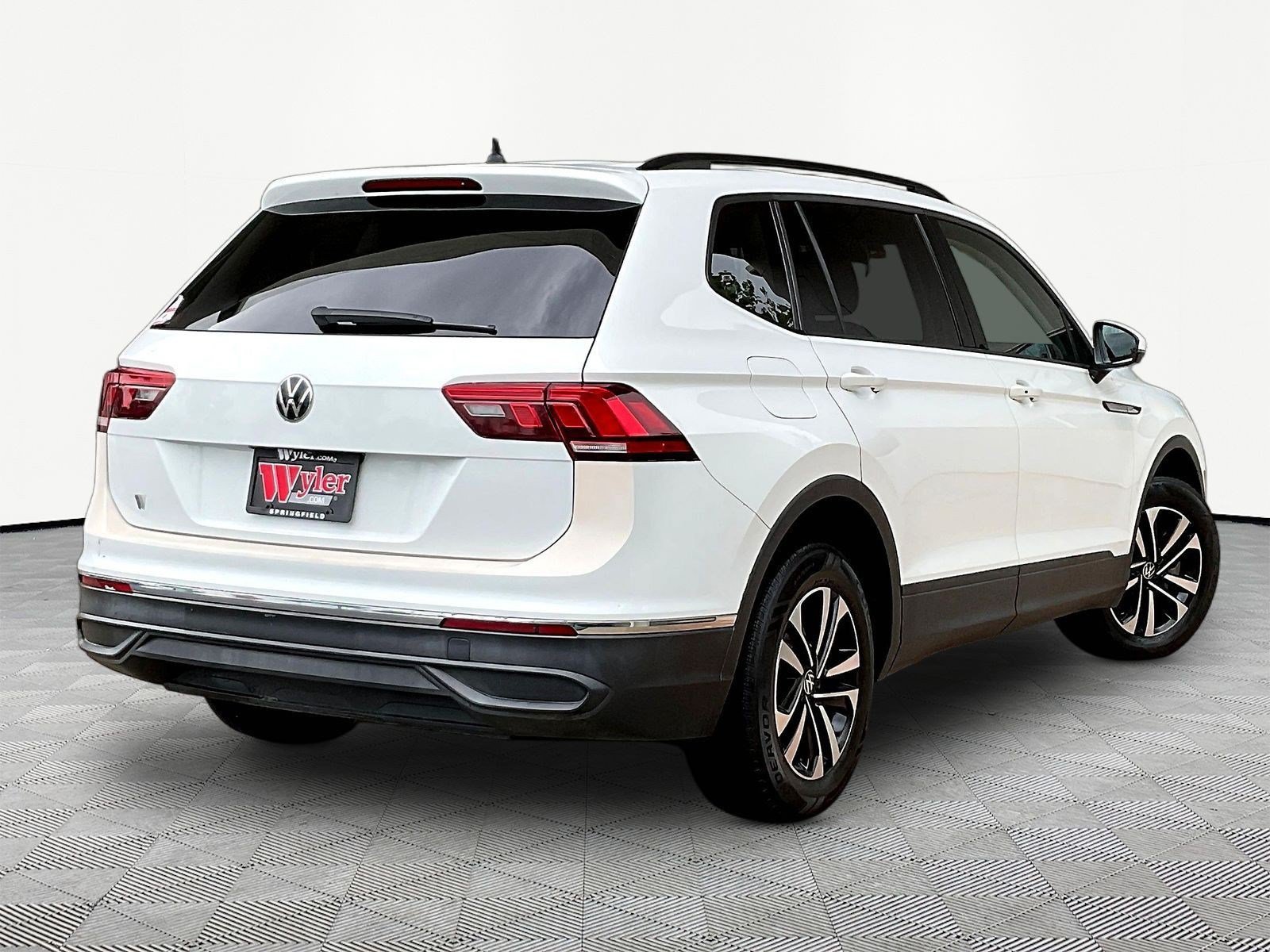 Used 2023 Volkswagen Tiguan S FWD image 6
