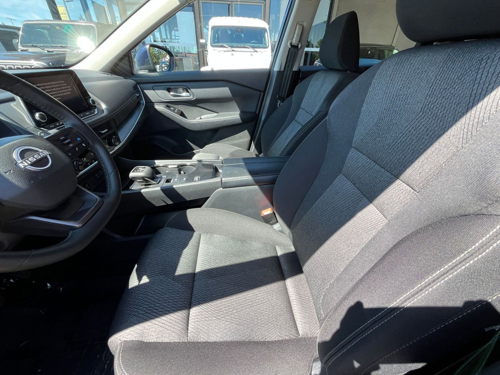 Used 2025 Nissan Rogue SV FWD image 29