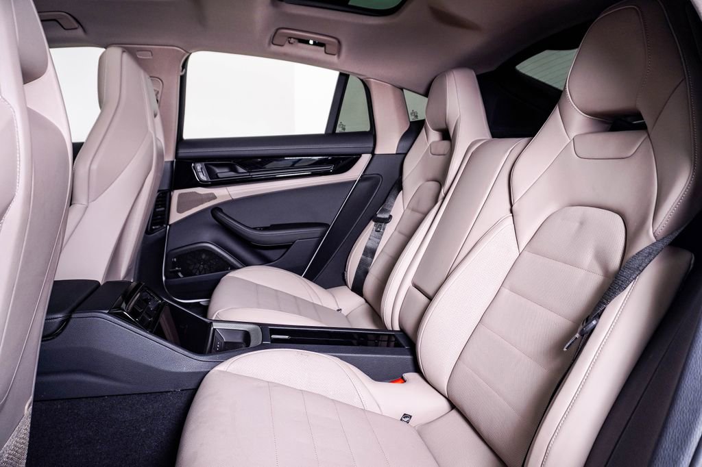 Certified 2025 Porsche Panamera 4 AWD/4WD image 17