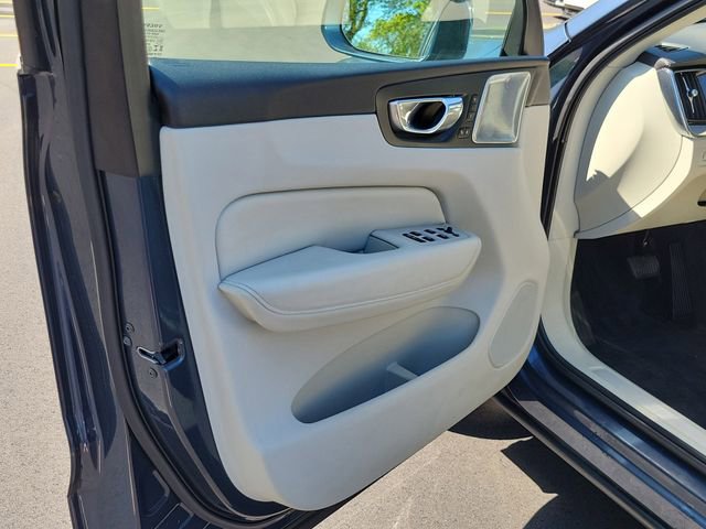 Used 2021 Volvo XC60 T8 Inscription w/ Advanced Package image 7