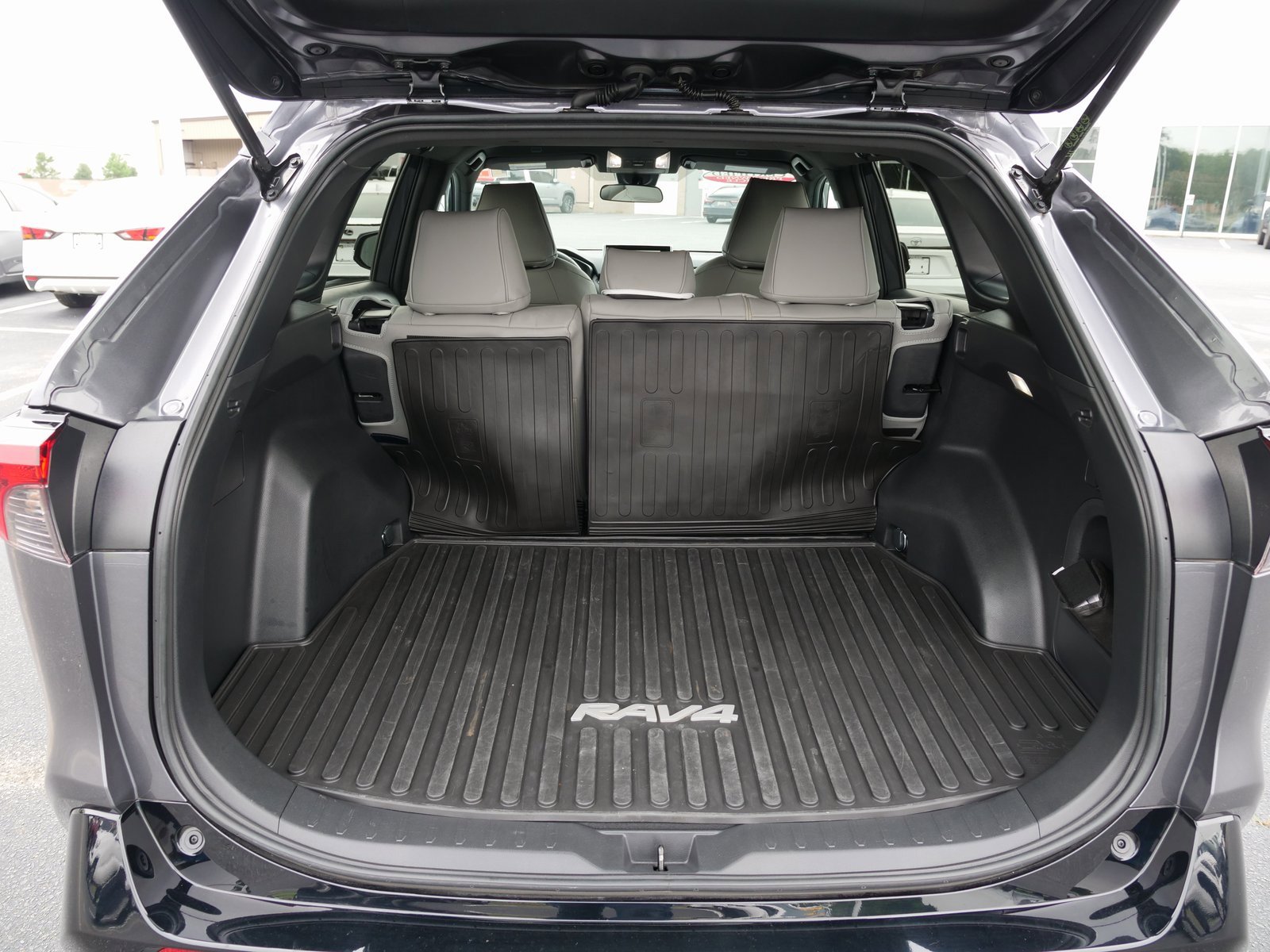 Used 2023 Toyota RAV4 SE image 13