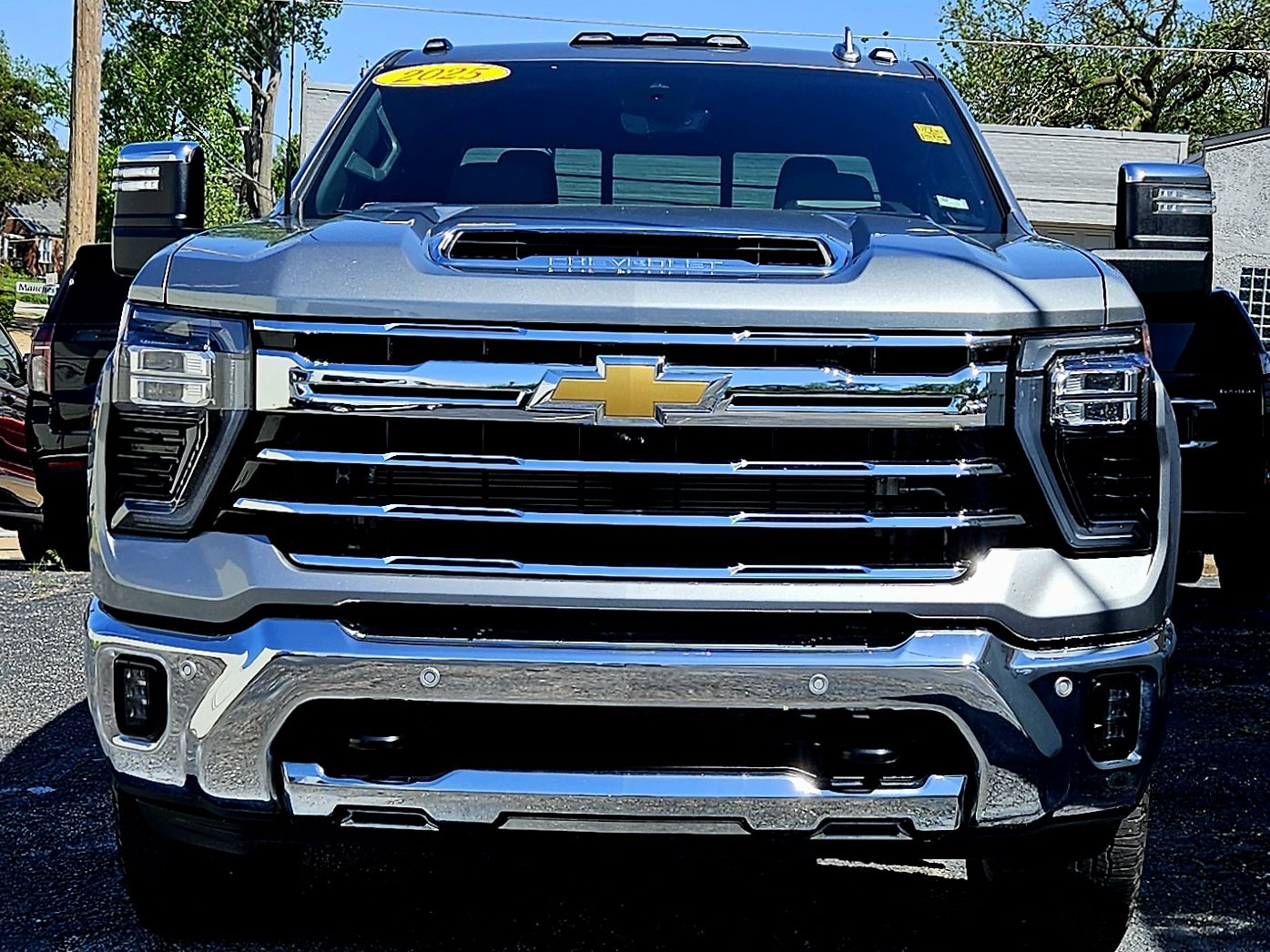 Used 2025 Chevrolet Silverado 2500 LTZ w/ LTZ Plus Package AWD/4WD image 5