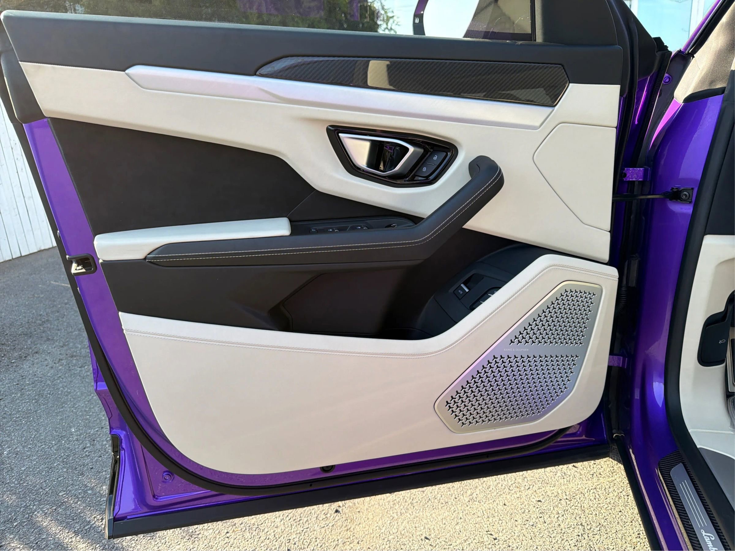 Used 2021 Lamborghini Urus AWD/4WD image 22