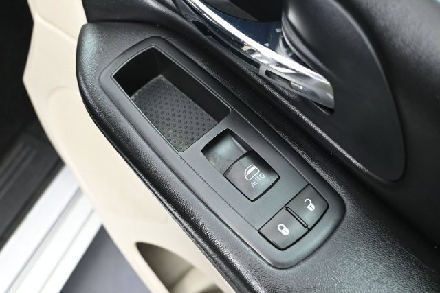 Used 2012 Dodge Grand Caravan SXT FWD image 36