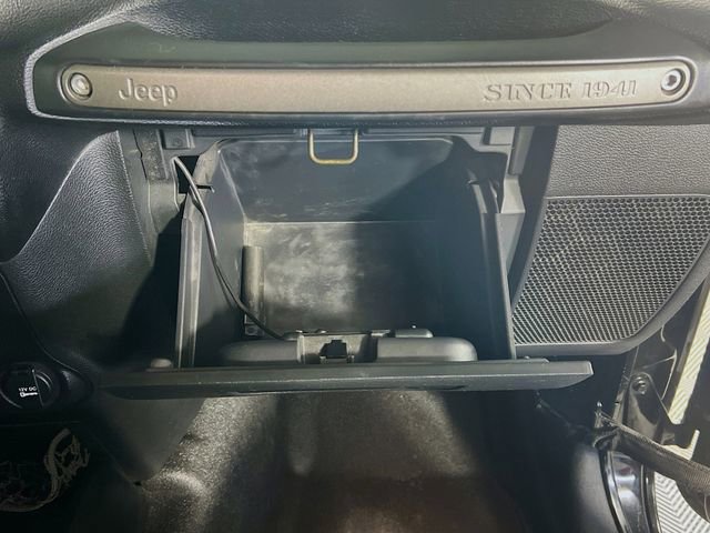 Used 2016 Jeep Wrangler Sport image 28