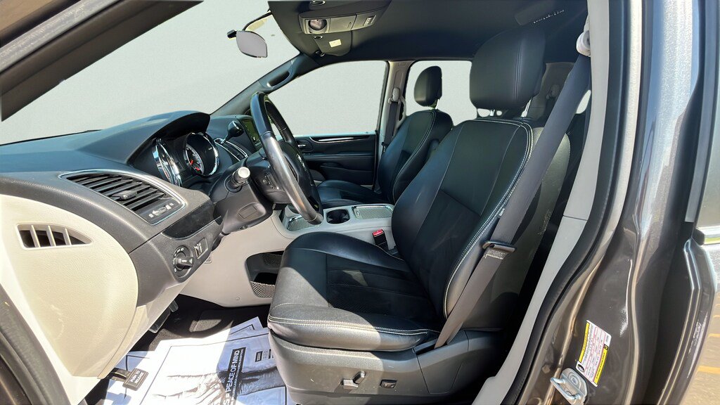 Used 2018 Dodge Grand Caravan SXT FWD image 14