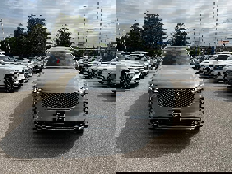 Used 2025 Volvo XC90 T8 Core w/ Climate Package image 6