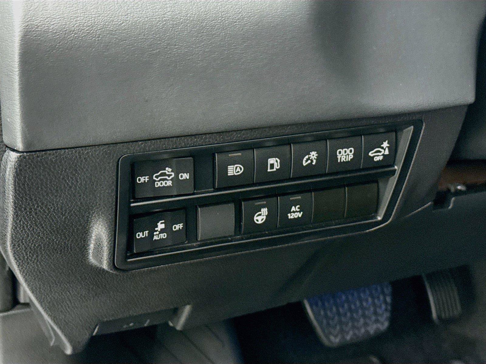 Used 2024 Toyota Tundra Platinum AWD/4WD image 16