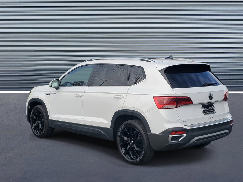 Used 2022 Volkswagen Taos SEL image 4