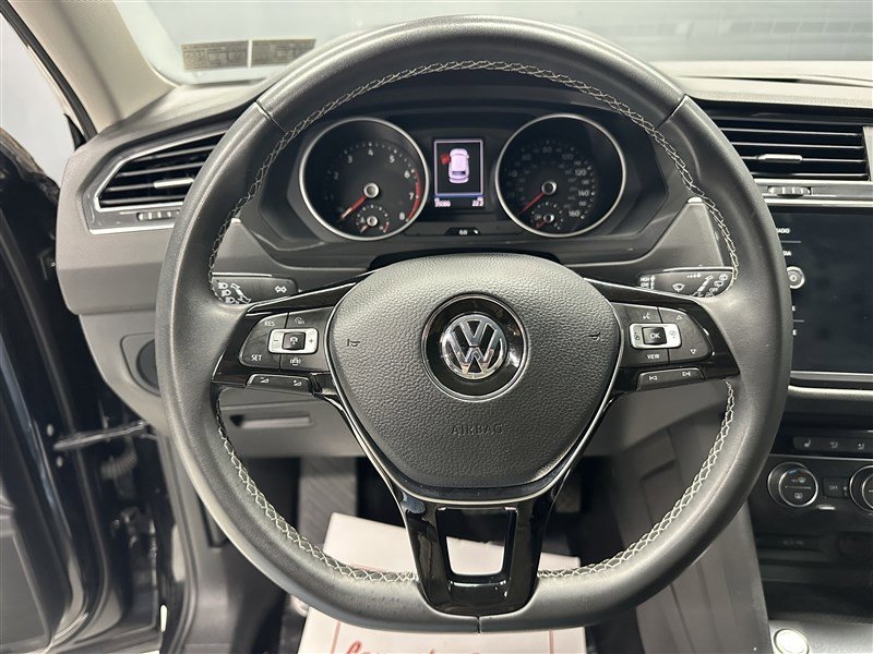 Used 2021 Volkswagen Tiguan SE w/ Panoramic Sunroof Package image 21